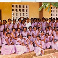 A school group photograph